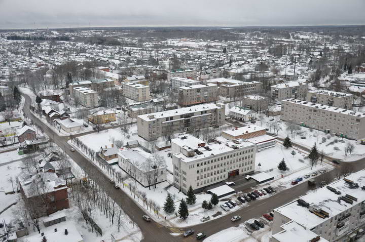 Вид на юг, здание администрации, Комсомольский проспект и Октябрьская улица