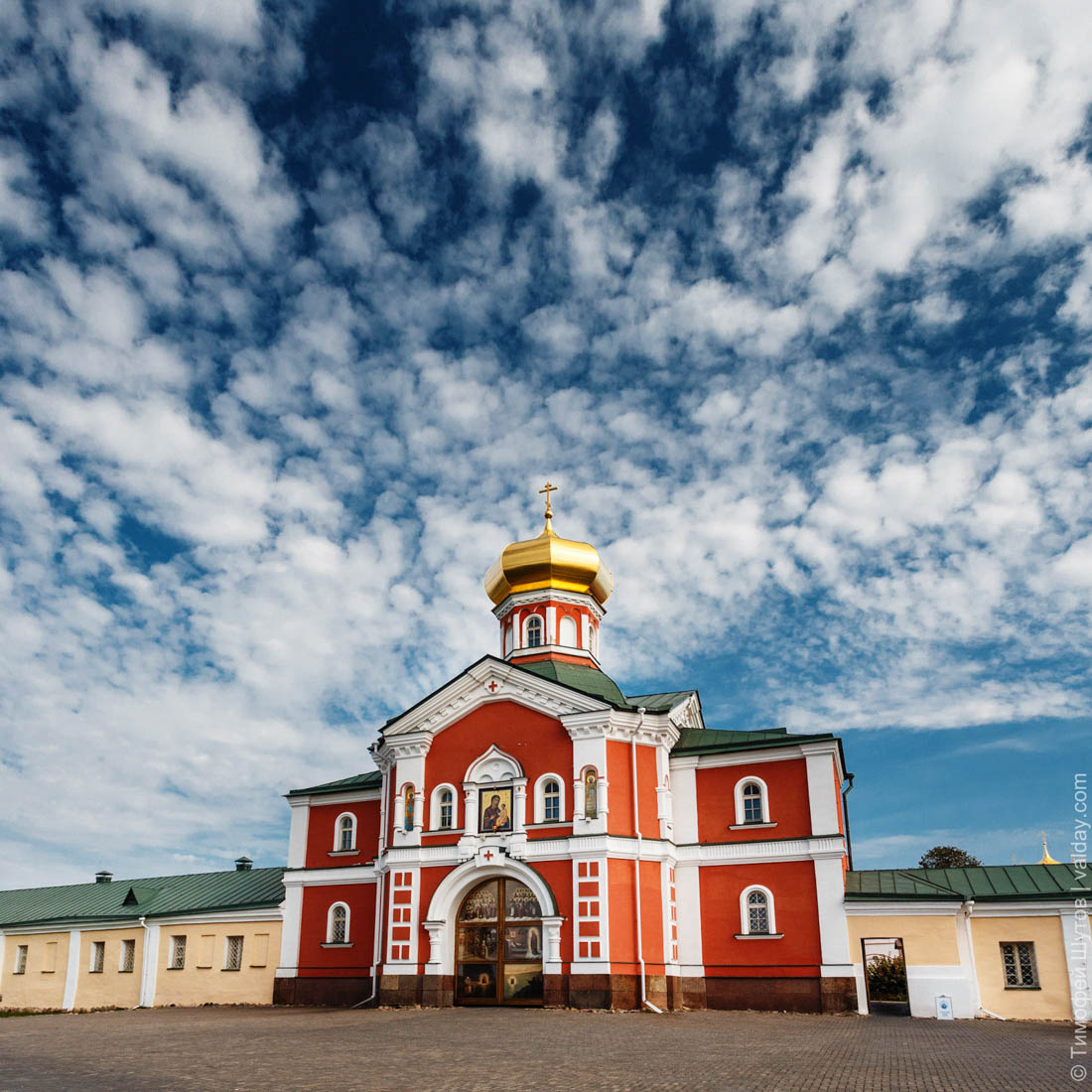 Валдайский Иверский монастырь надвратная Церковь