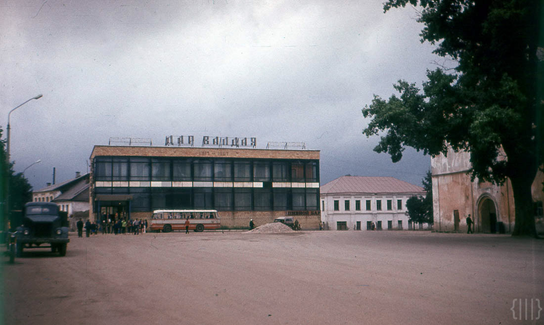 Площадь свободы валдай фото Площадь свободы, ресторан "Дар Валдая", 1972 год / Валдайский форум