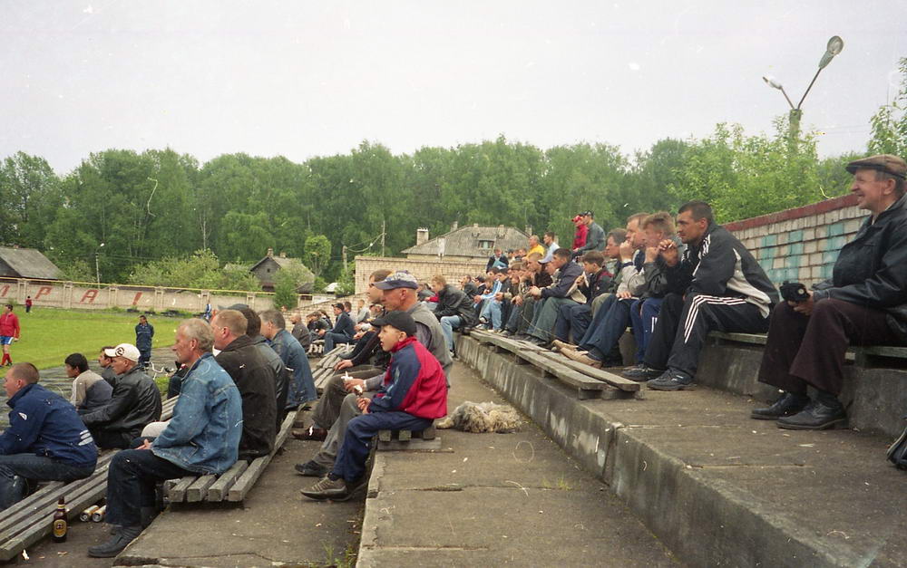 Футбольный матч на стадионе, примерно 2000 год. Фото Н. Орлова