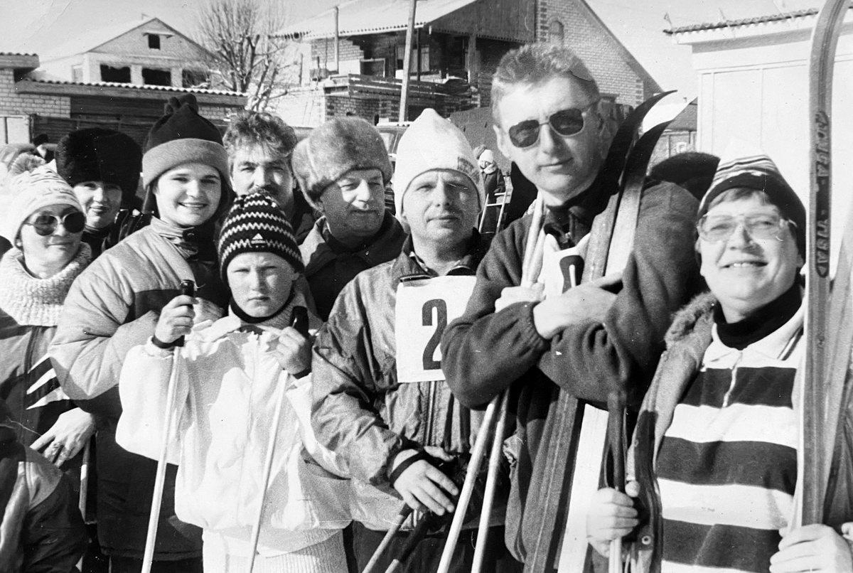 Группа валдайцев (коллектив Горсети?) на лыжных соревнованиях, 90-е (?)
