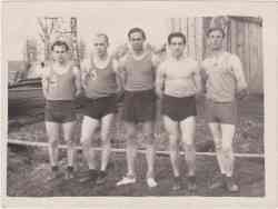 Футбольная команда Валдая, 50-е годы (слева Окунев Леонид и Никифоров Г.Л.)