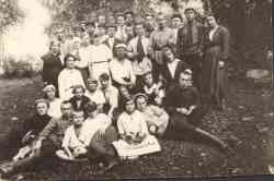 Первые комсомольцы Валдая в местечке Затишье, 1919 год. Фото из архива Н. Подгорновой