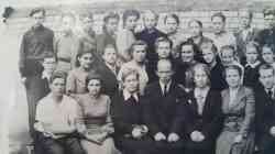1 школа, учителя и ученики, из архива А. Шалаева. Конец 40-х
