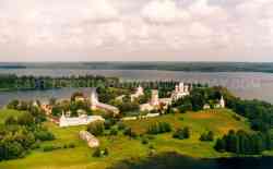 Иверский монастырь до масштабной реконструкции. Фото середины 90-х.