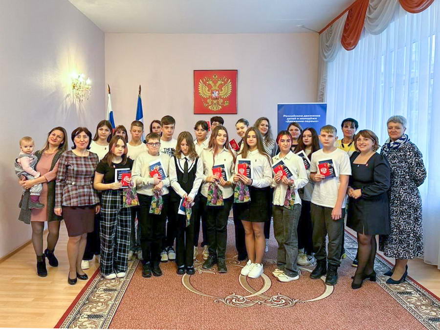 Валдай / Валдайский сайт / Торжественное вручение паспортов юным гражданам